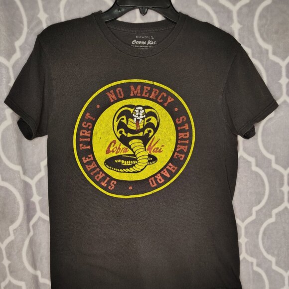 Cobra Kai Black T-Shirt 2021 100% Cotton T-Shirt Size Small - Picture 1 of 5